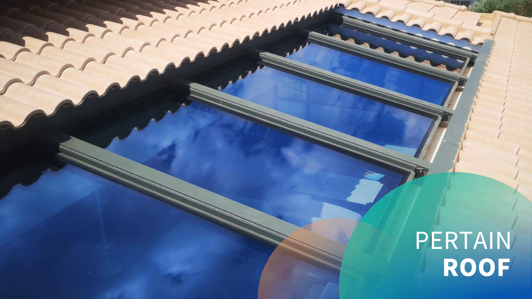 Electric roof retractable skylight